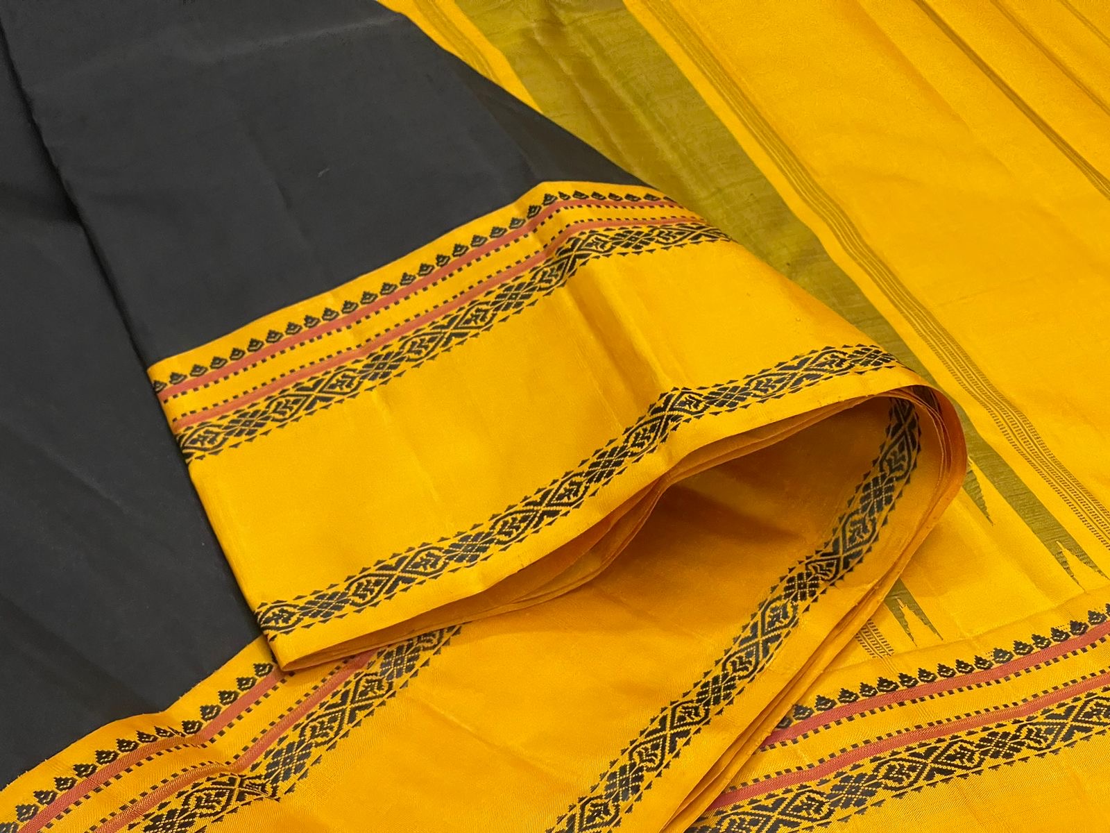 Classic Black & Mustard Yellow Thread Korvai Kanchipuram Handloom Silk Saree SS25955