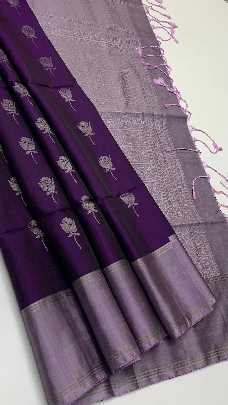 Classic Eminence Violet & Lavender Elegance Handloom Soft Silk Saree SS23265