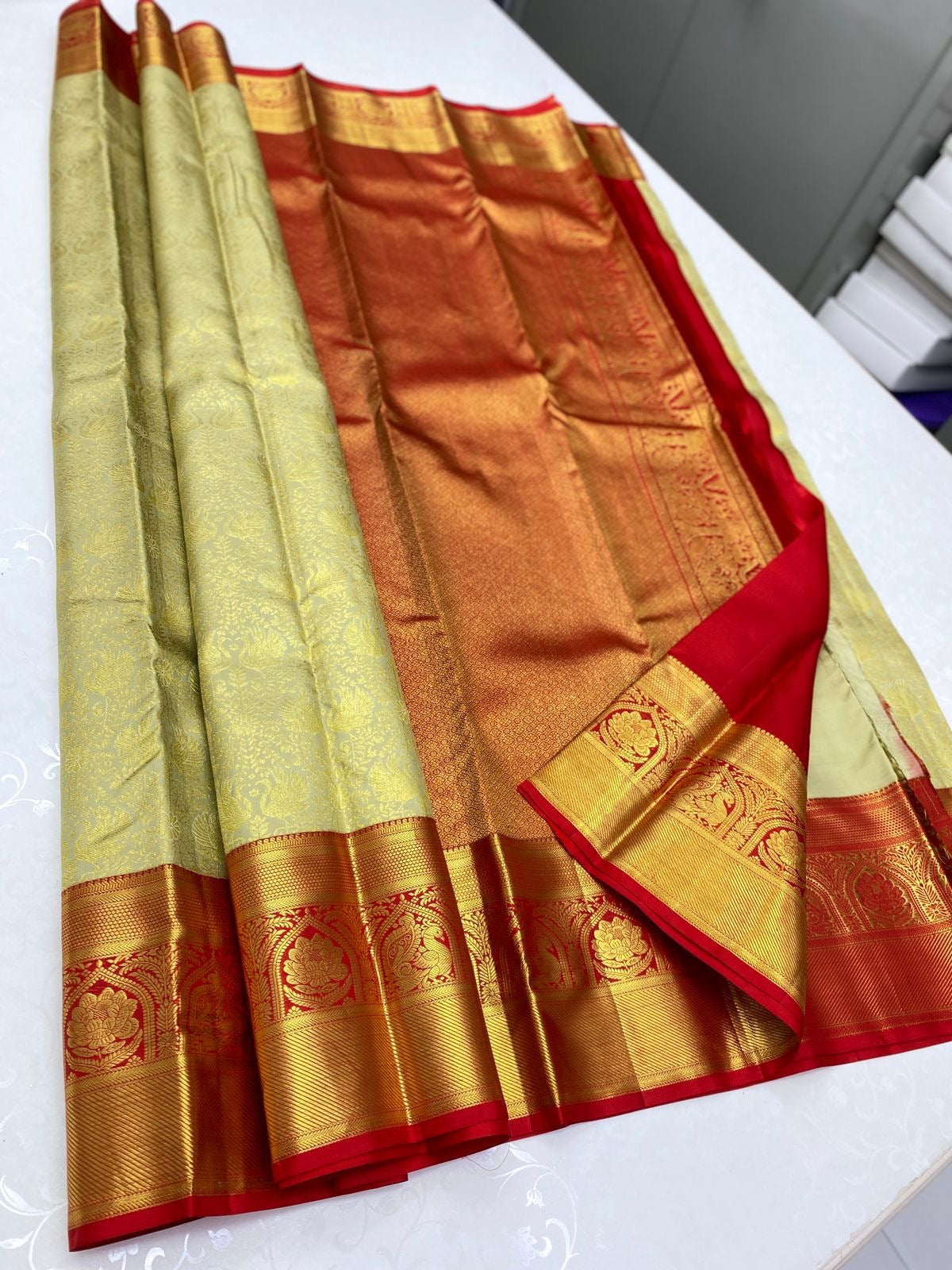 Light Olive Green & Scarlet Red 2gm Zari Kanchipuram Handloom Silk Saree SS25625