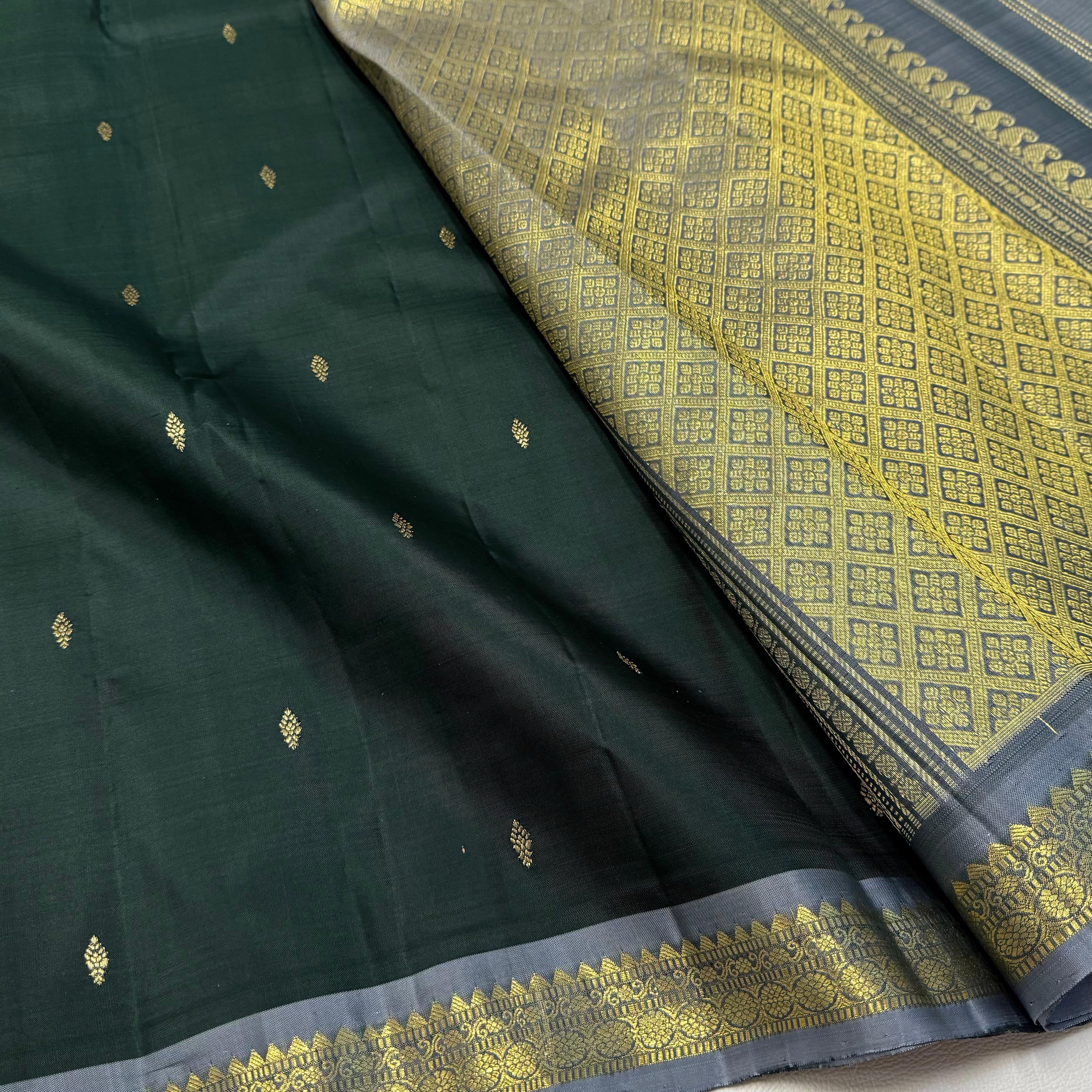 Classic Bottle Green & Grey Elegance Kanchipuram Handloom Silk Saree SS23690