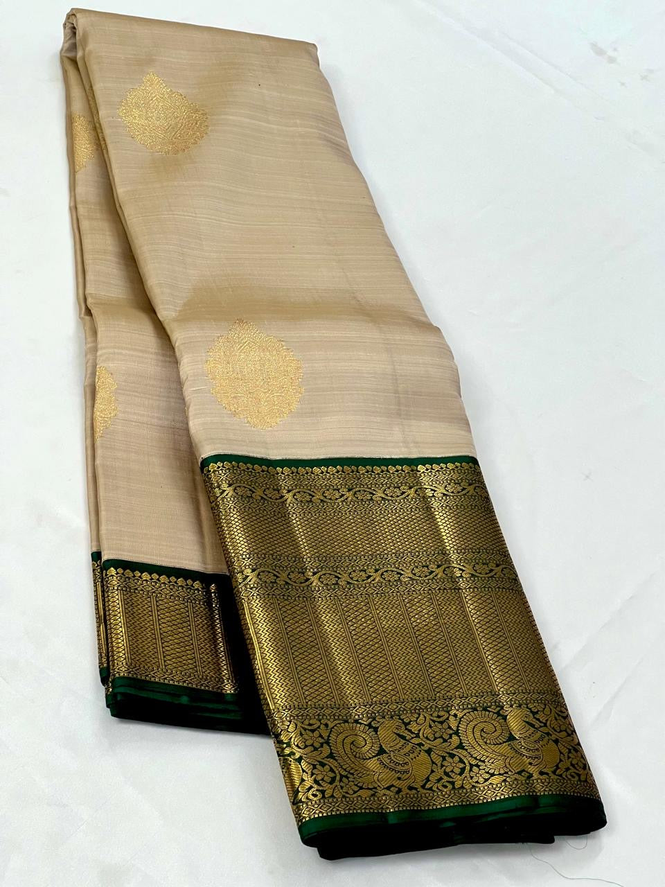 Clasic Beige Cream & Dark Green 2gm Zari Bridal Elegance Kanchipuram Handloom Silk Saree SS24402