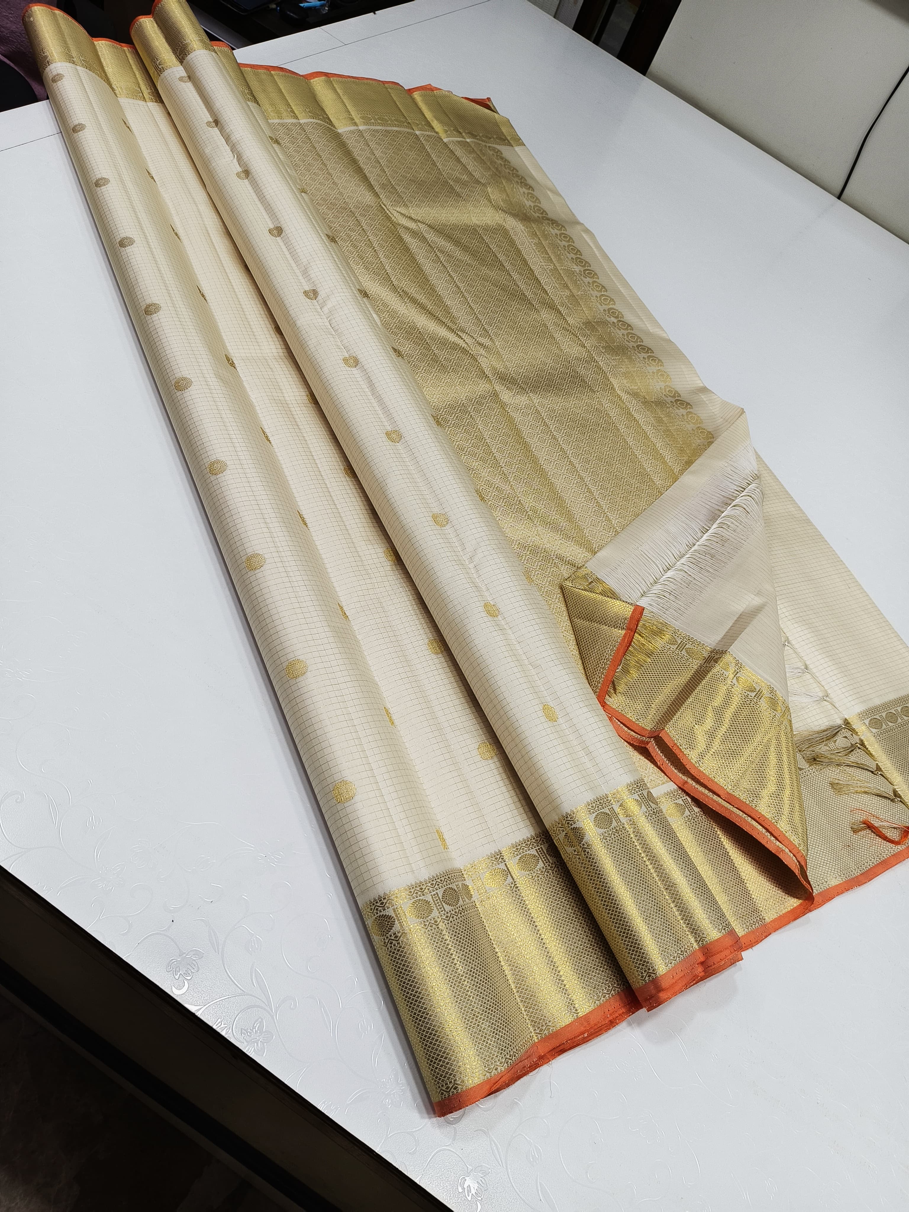 Classic Butter Cream 2gm Zari Kanchipuram Handloom Silk Saree SS26242