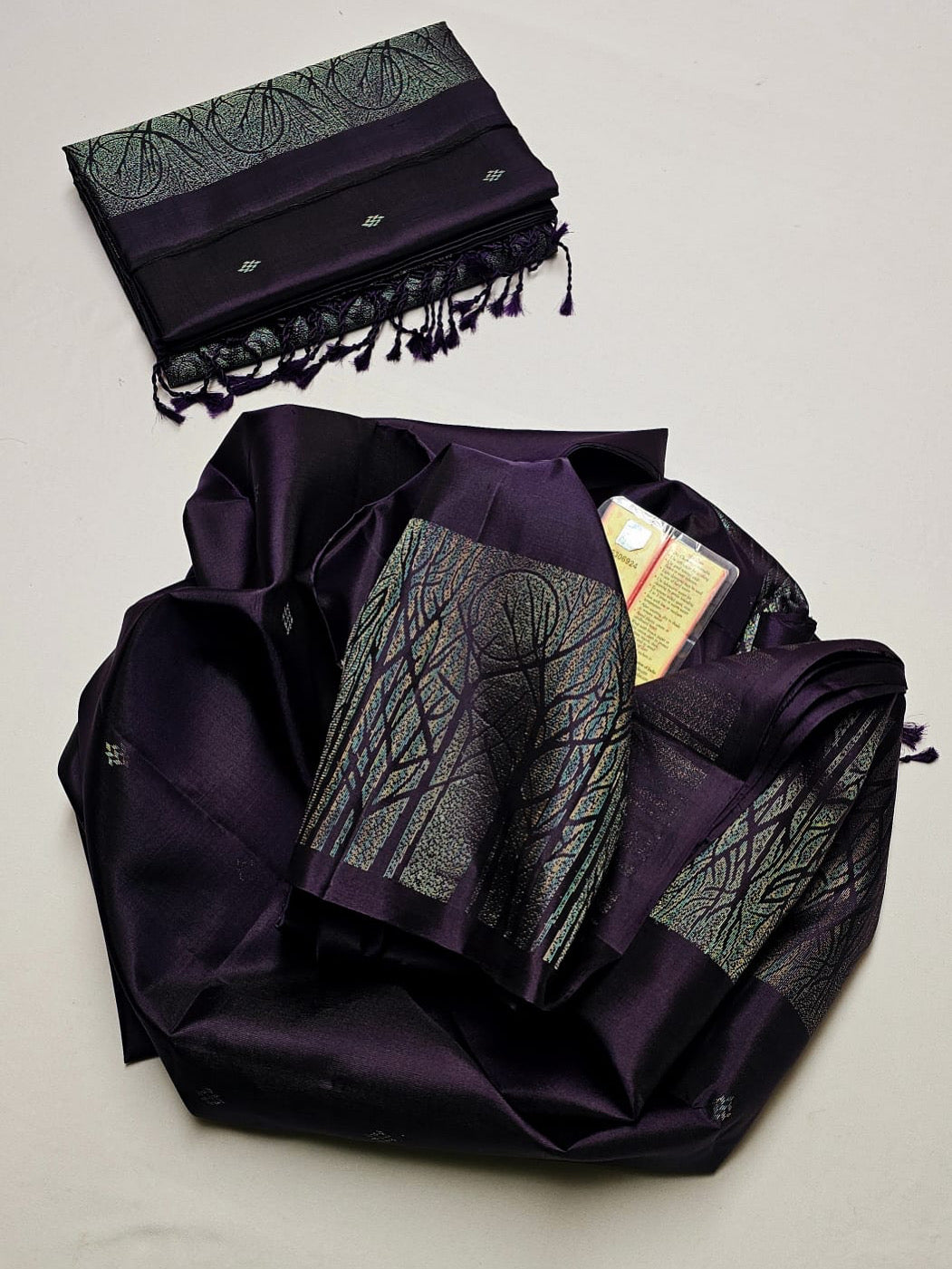 Classic Dark Violet Elegance Handloom Soft Silk Saree SS25667