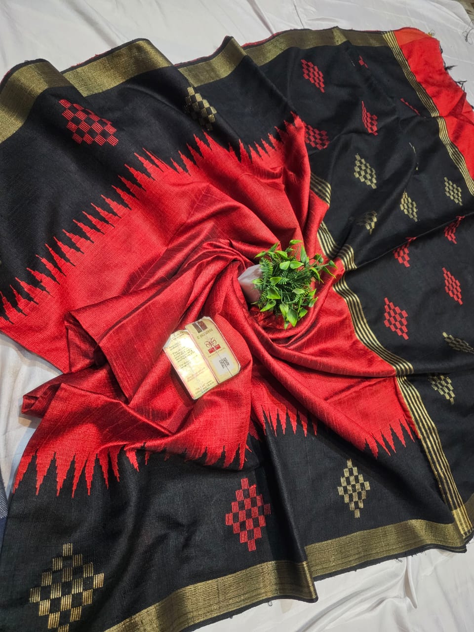 Classic Chilli Red & Black Elegance Handloom Raw Silk Saree SS26682