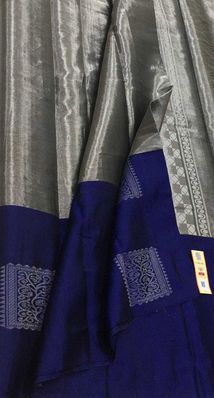 Classic Silver Grey & Royal Blue Elegance Handloom Soft Silk Saree SS23245