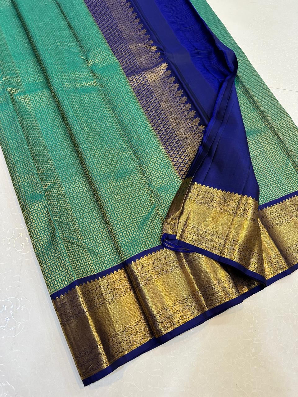 Classic Jade Green & Royal Blue Elegance Kanchipuram Handloom Silk Saree SS24698