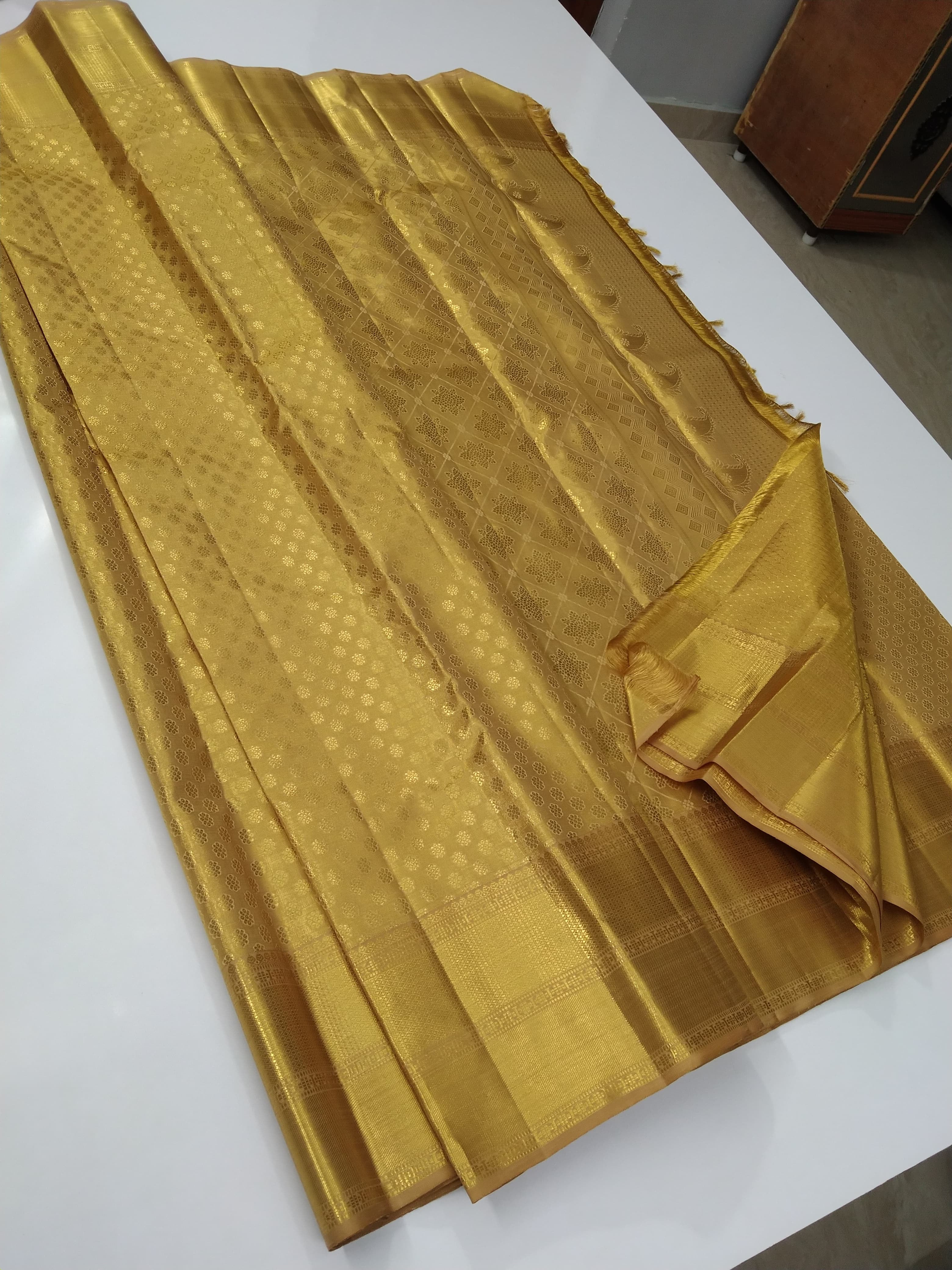 Classic Antique Gold Bridal Elegance Kanchipuram Tissue Handloom Silk Saree SS23727