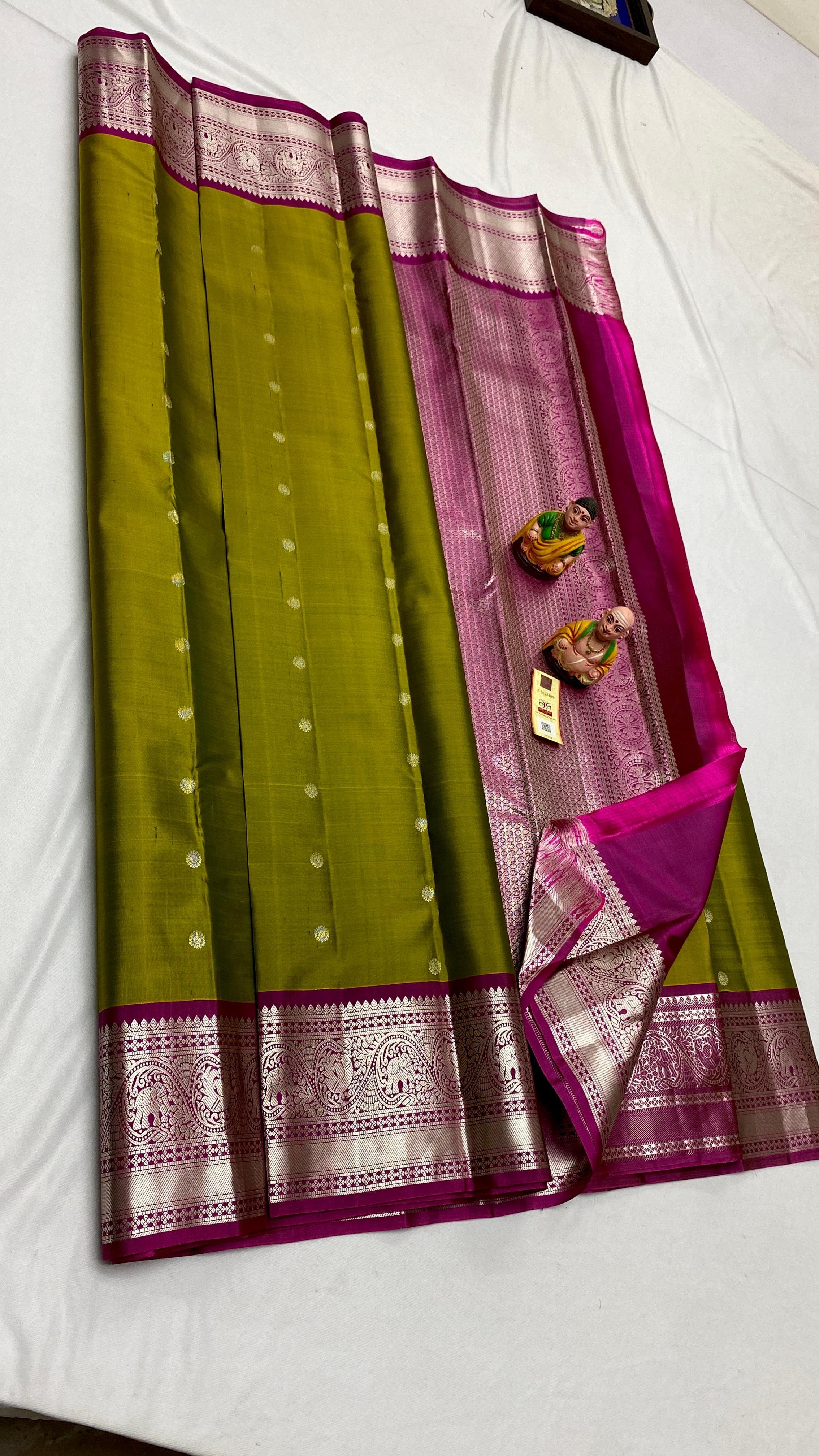 Classic Olive Green & Wine Red Korvai Border Elegance Kanchipuram Handloom Silk Saree SS24650