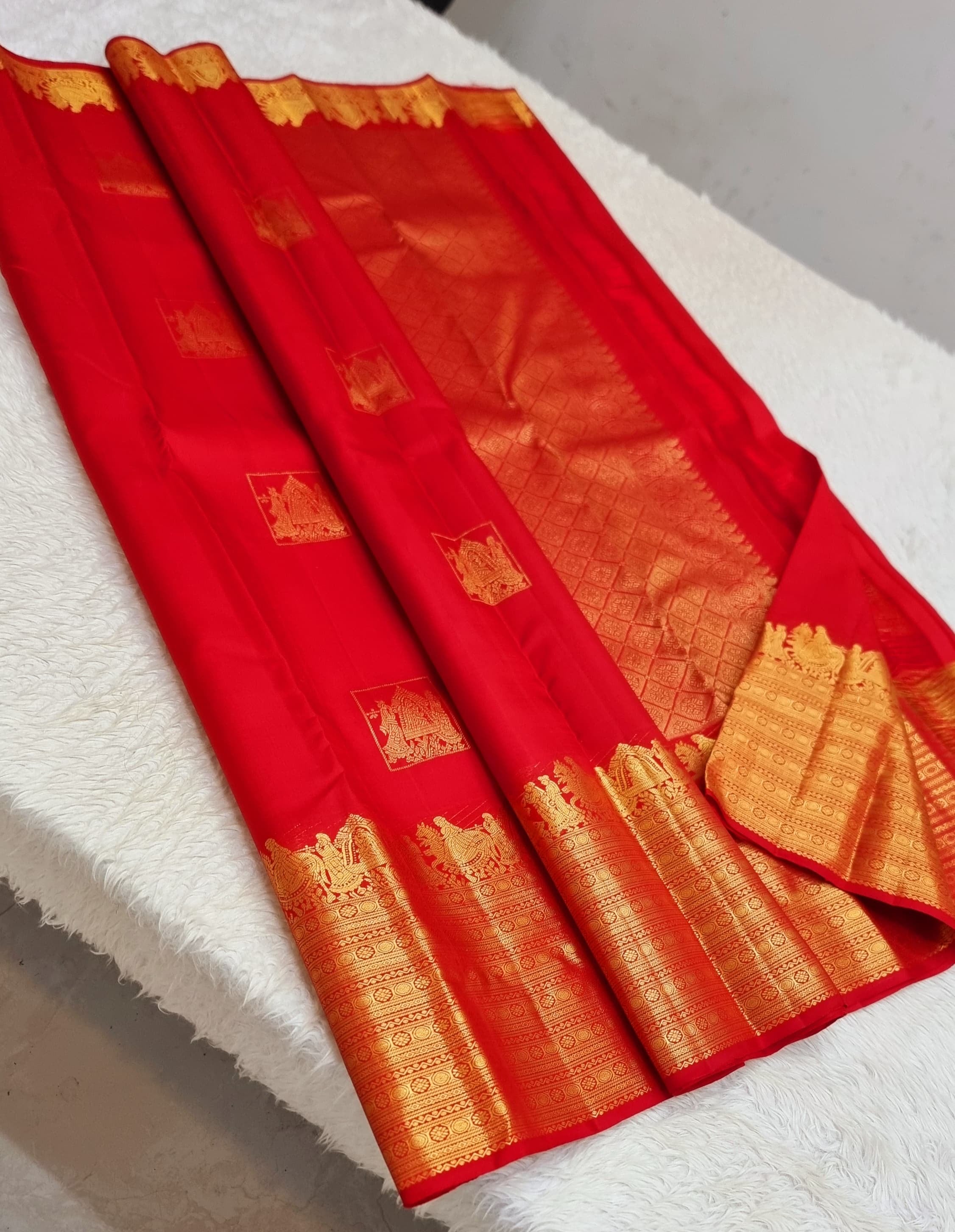 Classic Scarlet Red 2gm Zari Bridal Elegance Kanchipuram Handloom Silk Saree SS24713