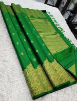 Load image into Gallery viewer, Classic Kelly Green 2gm Zari Elegance Kanjivaram Handloom Silk Saree SS22931
