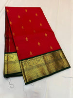 Load image into Gallery viewer, Classic Mirchi Red &amp; Dark Green 2gm Zari Elegance Kanchipuram Handloom Silk Saree SS27381
