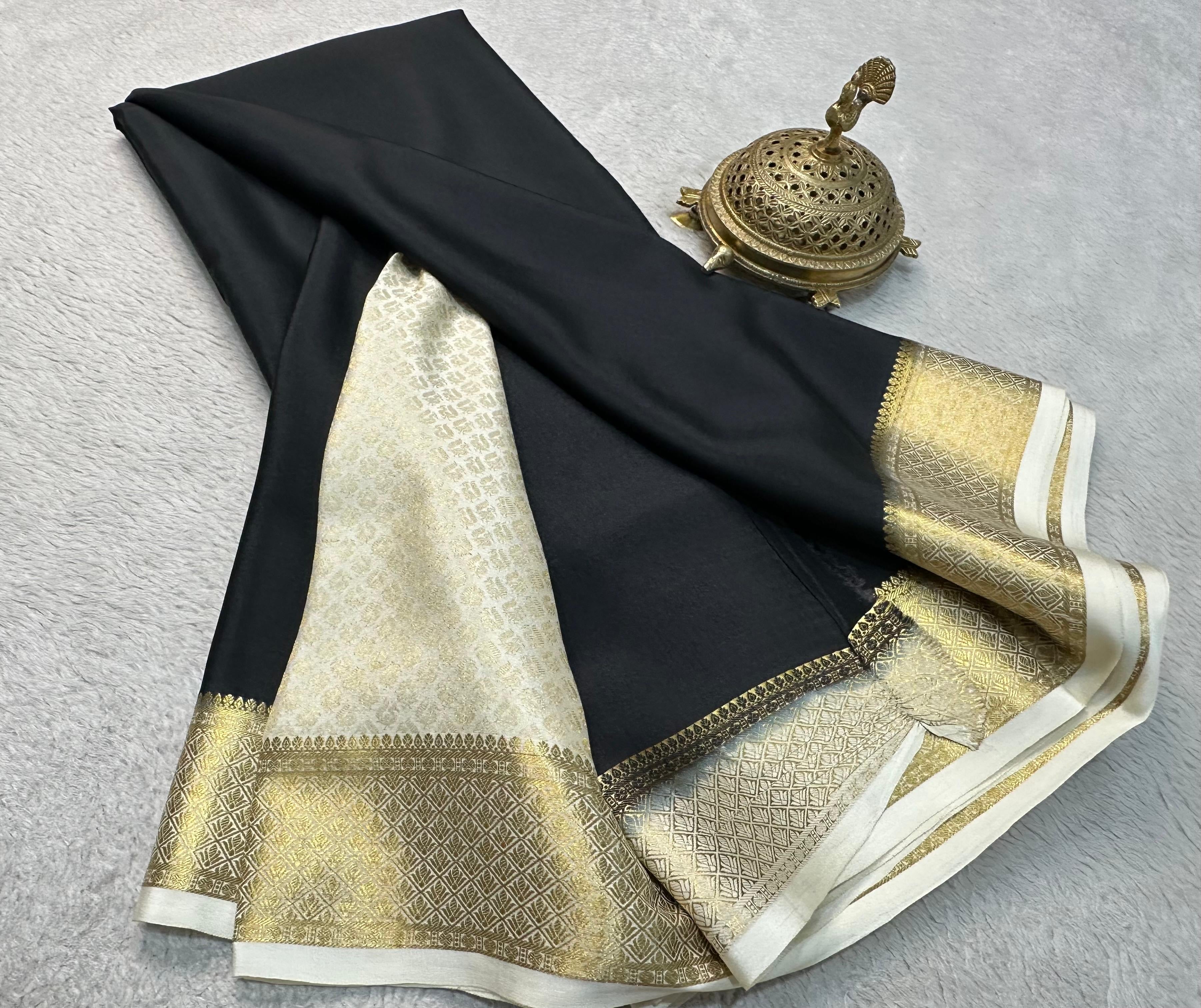 Classic Shadow Black & White Elegance Mysore Silk Saree SS24642