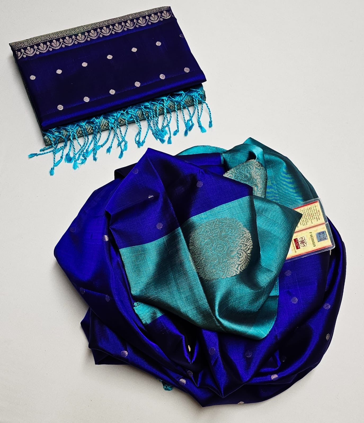 Classic Royal Blue & Pastel Fern Green Double Warp Elegance Handloom Soft Silk Saree SS20606