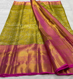 Load image into Gallery viewer, Classic Spring Green &amp; Fuchsia Pink 2gm Zari Brocade Bridal Elegance Kanchipuram Handloom Silk Saree SS23647
