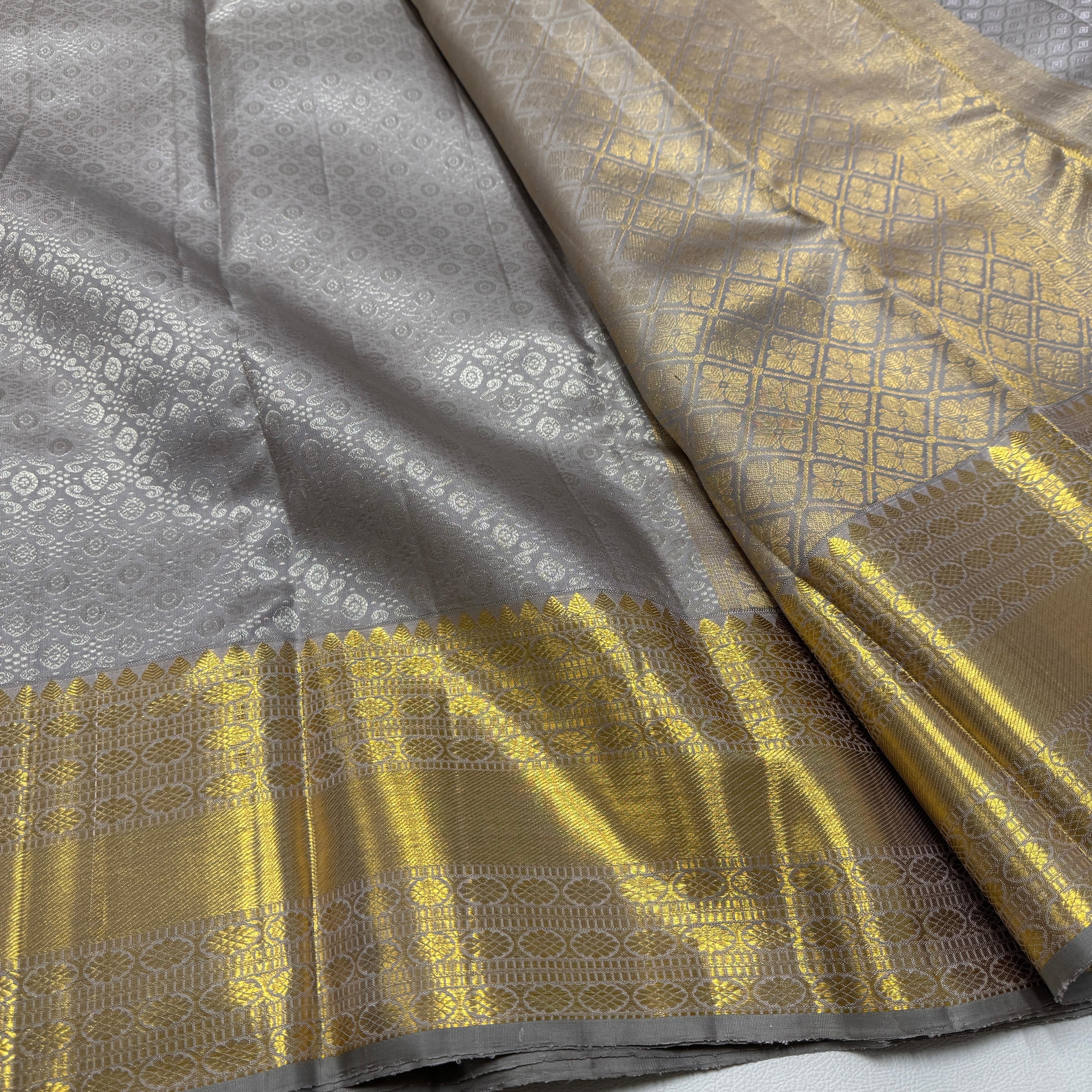 Classic Pastel Grey Korvai Zari 1gm Zari Bridal Elegance Kanchipuram Handloom Silk Saree SS26059