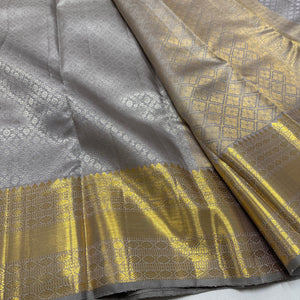 Classic Pastel Grey Korvai Zari 1gm Zari Bridal Elegance Kanchipuram Handloom Silk Saree SS26059