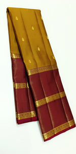 Load image into Gallery viewer, Classic Mustard &amp; Maroon 2gm Zari Vaira Oosi Elegance Kanchipuram Handloom Silk Saree SS25336
