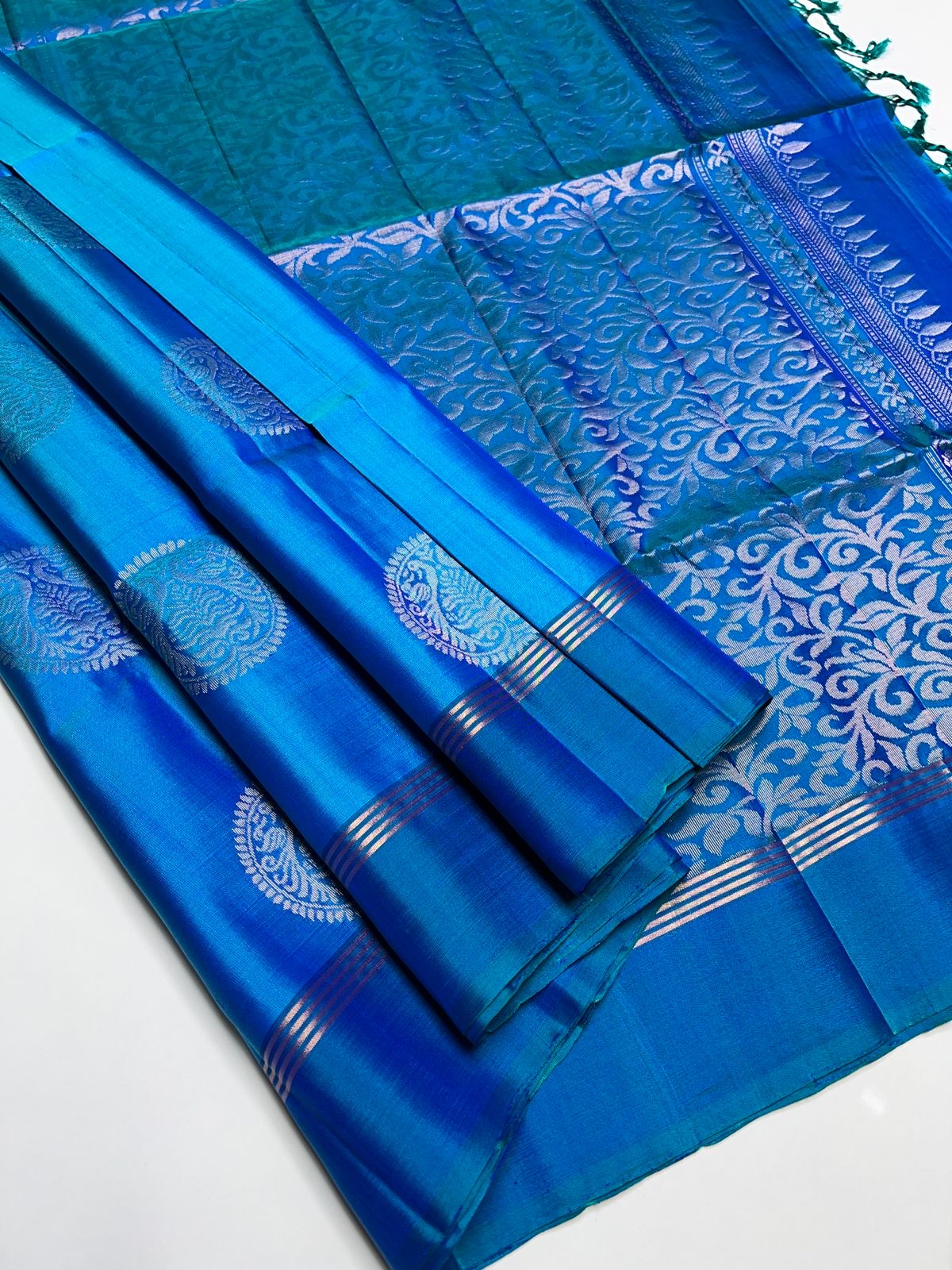 Classic Azure Blue Elegance Handloom Soft Silk Saree SS25746
