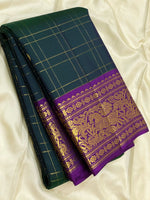 Load image into Gallery viewer, Classic Peacock Green &amp; Fuchsia Pink 2gm Zari Vaira Oosi Elegance Kanchipuram Handloom Silk Saree SS25325
