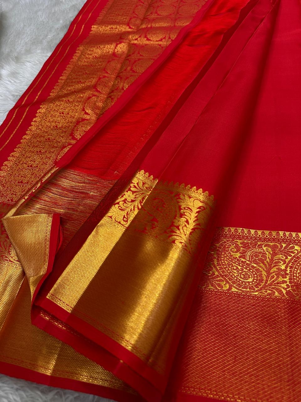 Classic Scarlet Red Bridal Elegance Kanchipuram Handloom Silk Saree SS26085