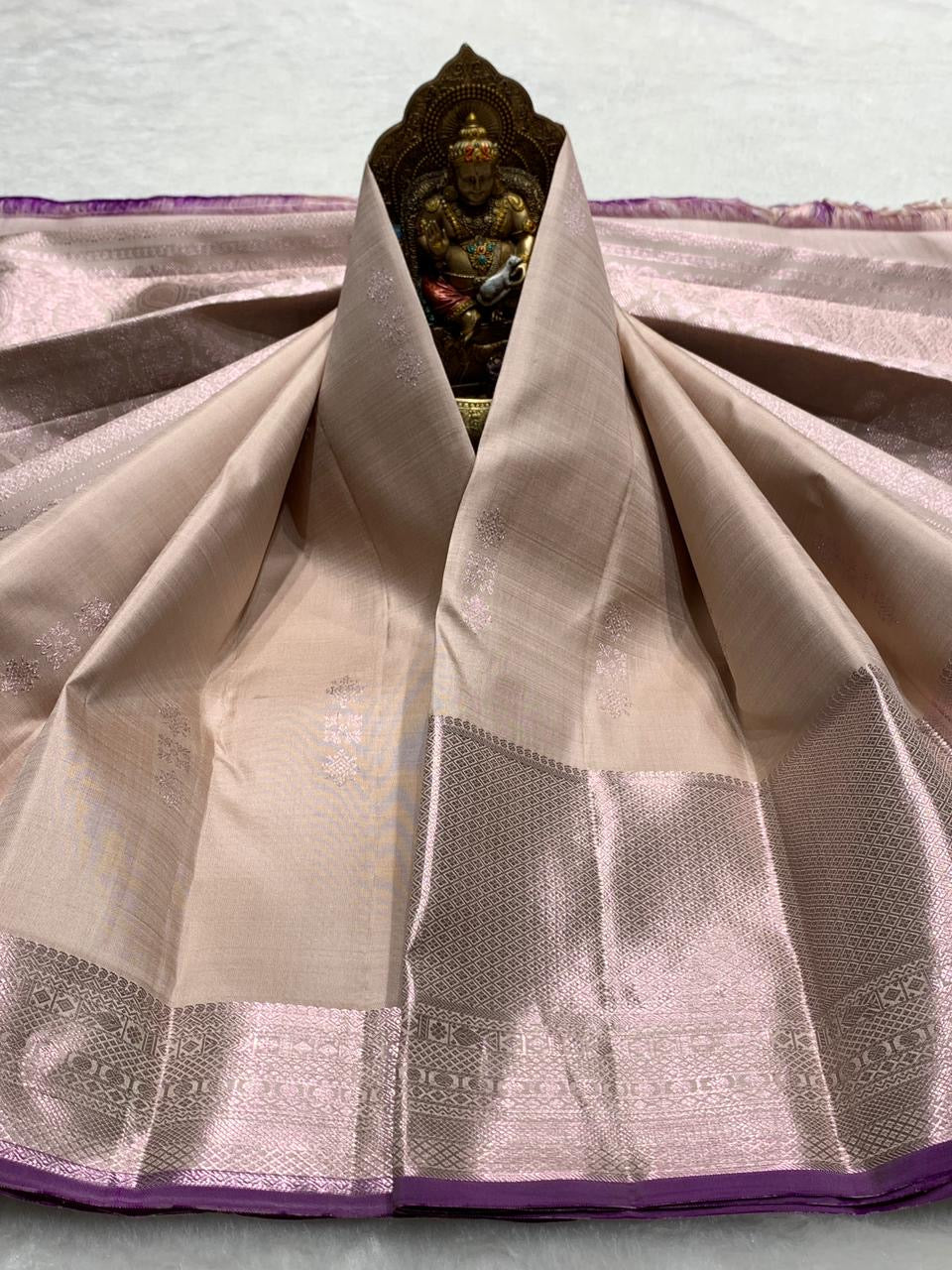 Classic Pearl Beige & Purple 2gm Zari Bridal Elegance Kanchipuram Handloom Silk Saree SS25430