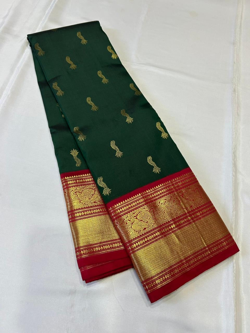 Classic Dark Green & Red 2gm Zari Elegance Kanchipuram Handloom Silk Saree SS23780