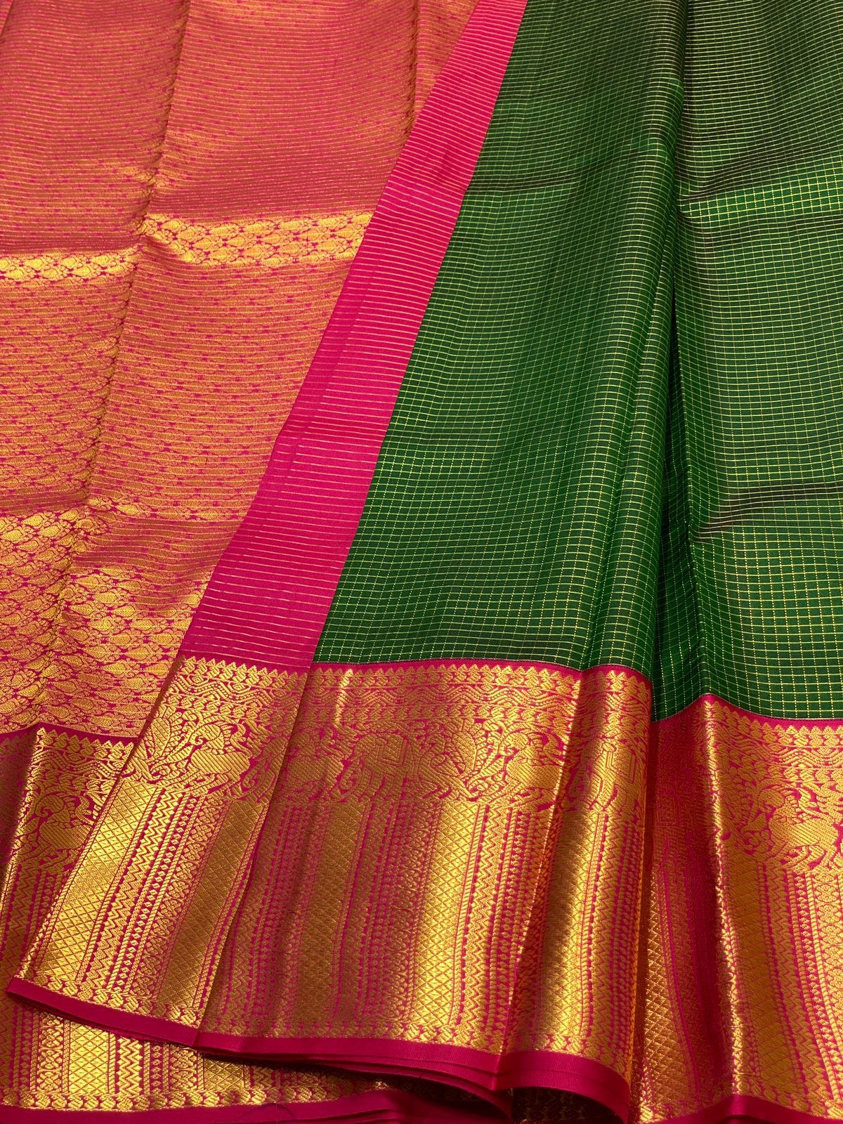 Classic Green & Deep Pink 1gm Zari Vaira Oosi Checks Elegance Kanchipuram Handloom Silk Saree SS25500
