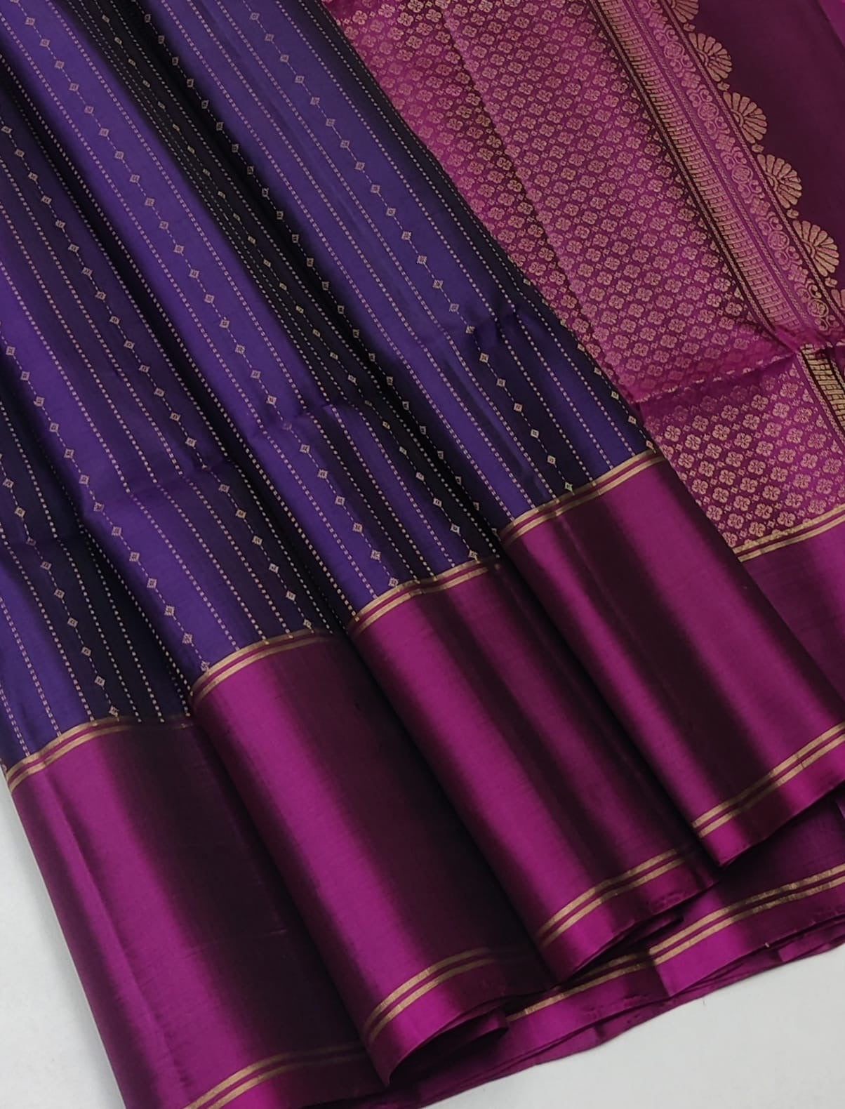 Classic Violet & Wine Red Double Warp Elegance Handloom Soft Silk Saree SS23489