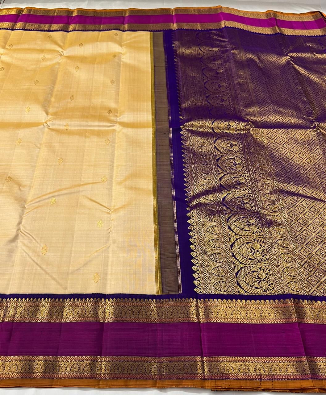 Classic Cream & Violet Purple 2gm Zari Elegance Kanchipuram Handloom Silk Saree SS25293