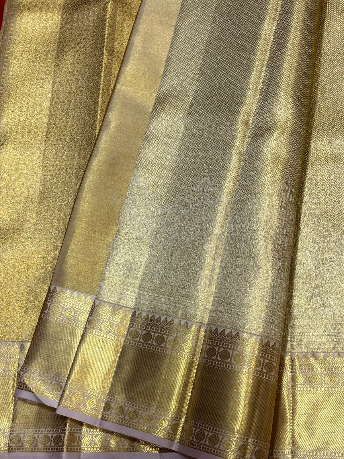 Classic Shimmer Gold 2gm Zari Brocade Tissue Bridal Elegance Kanchipuram Handloom Silk Saree SS26659
