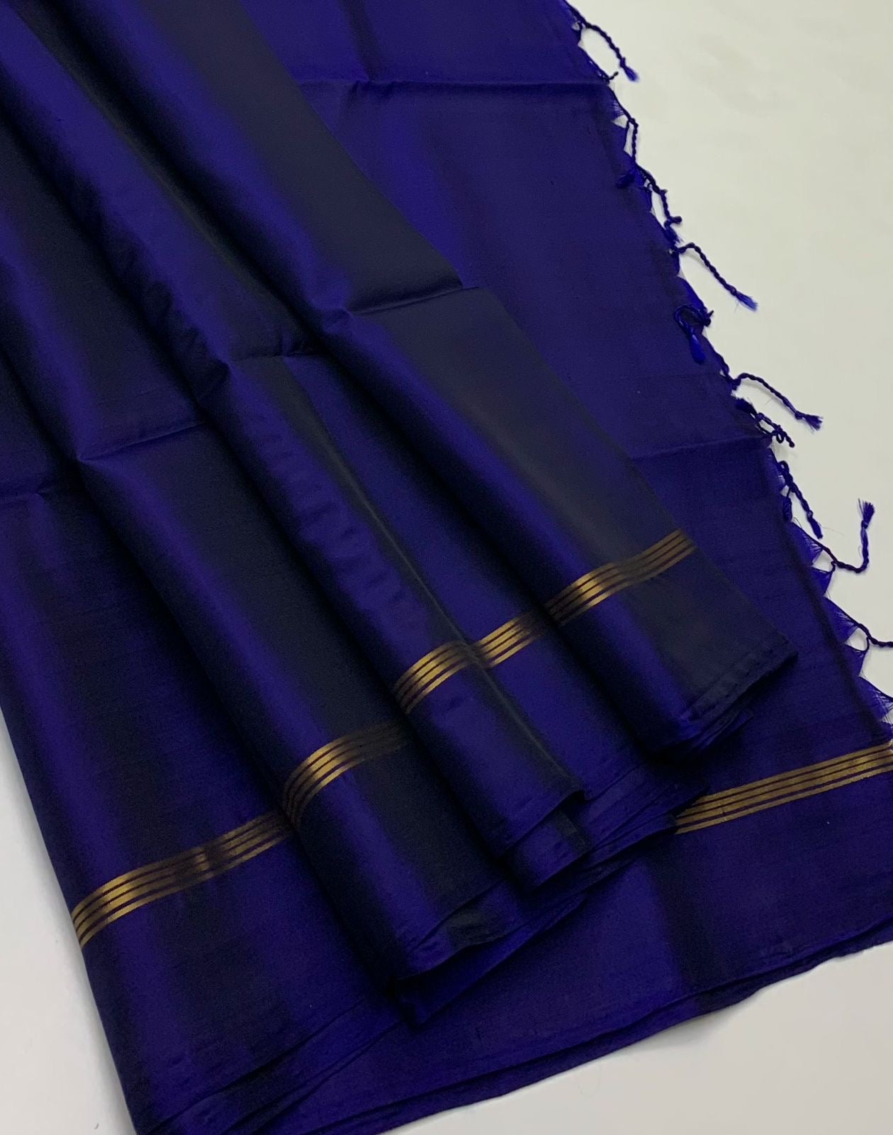 Classic Royal Blue Elegance Plain Handloom Soft Silk Saree SS26141