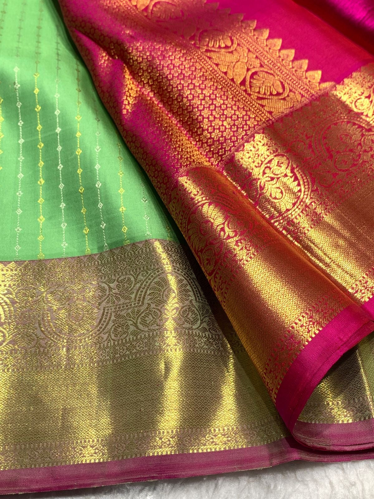 Classic Light Green & Deep Pink 2gm Zari Bridal Elegance Kanchipuram Handloom Silk Saree SS25568