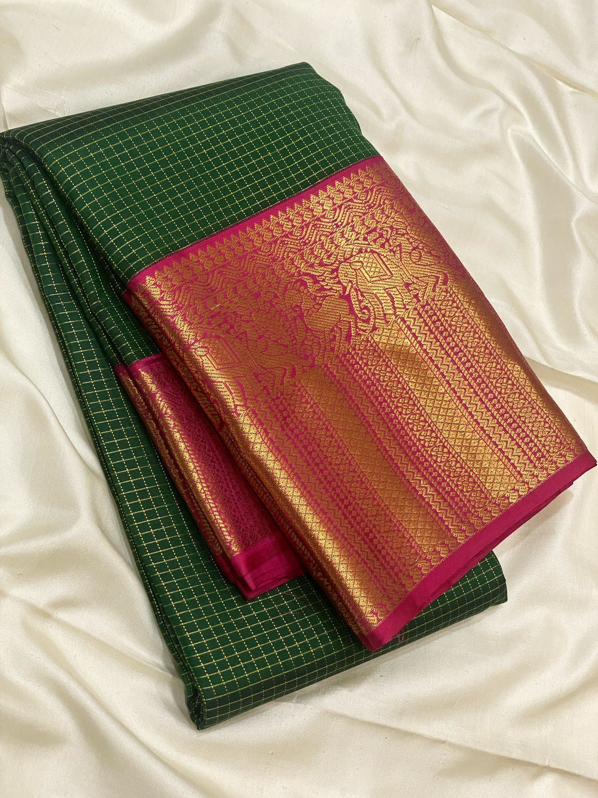Classic Green & Deep Pink 1gm Zari Vaira Oosi Checks Elegance Kanchipuram Handloom Silk Saree SS25500