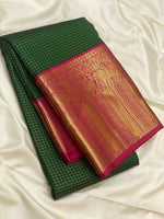 Load image into Gallery viewer, Classic Green &amp; Deep Pink 1gm Zari Vaira Oosi Checks Elegance Kanchipuram Handloom Silk Saree SS25500

