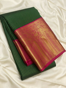 Classic Green & Deep Pink 1gm Zari Vaira Oosi Checks Elegance Kanchipuram Handloom Silk Saree SS25500