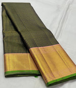 Load image into Gallery viewer, Classic Bottle Green &amp; Peachy Pink 3gm Zari Elegance Kanchipuram Handloom Silk Saree SS27258
