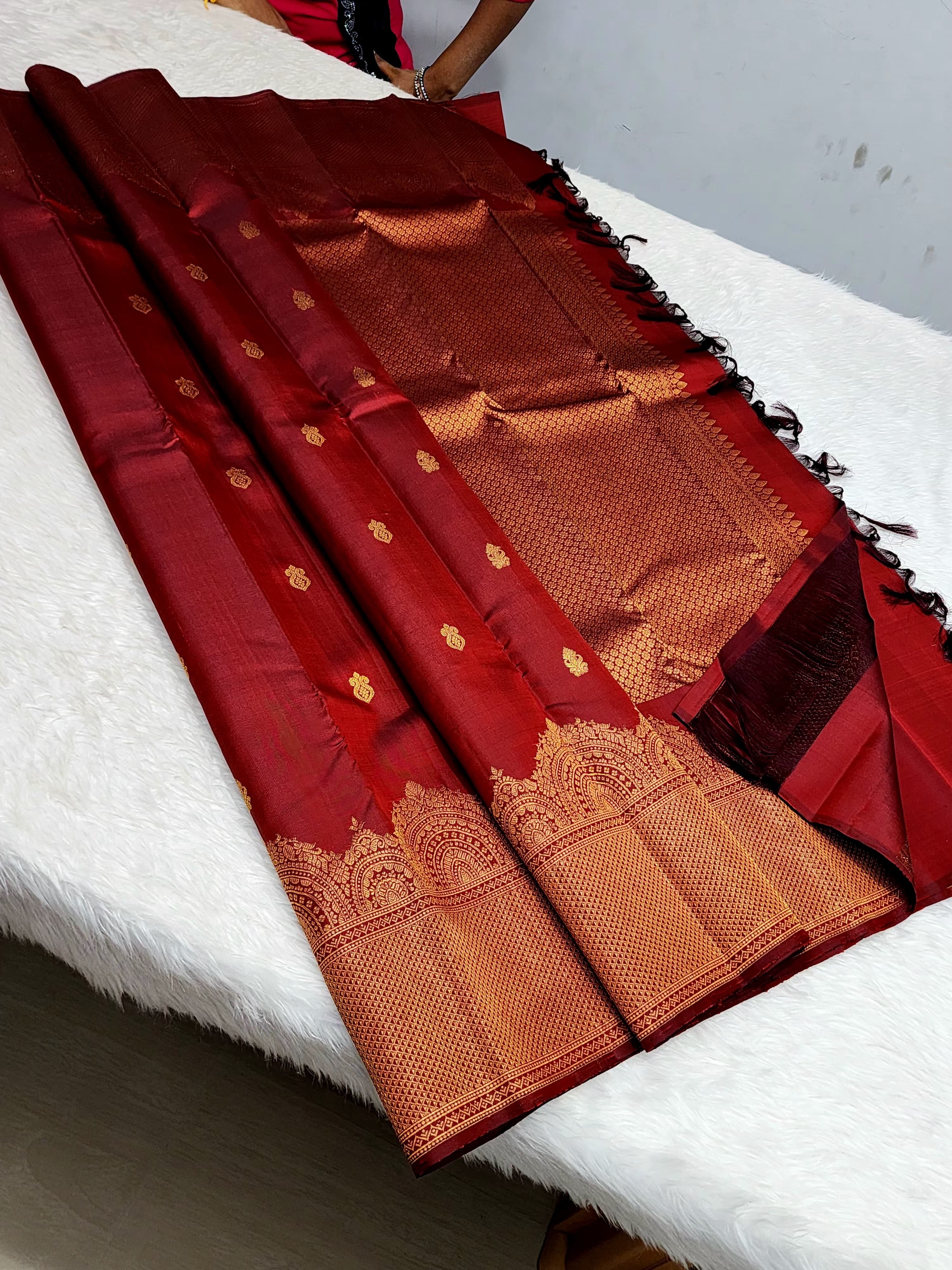 Classic Red 2gm Zari Elegance Kanchipuram Handloom Silk Saree SS24721