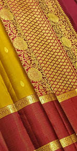 Load image into Gallery viewer, Classic Mustard &amp; Maroon 2gm Zari Vaira Oosi Elegance Kanchipuram Handloom Silk Saree SS25336
