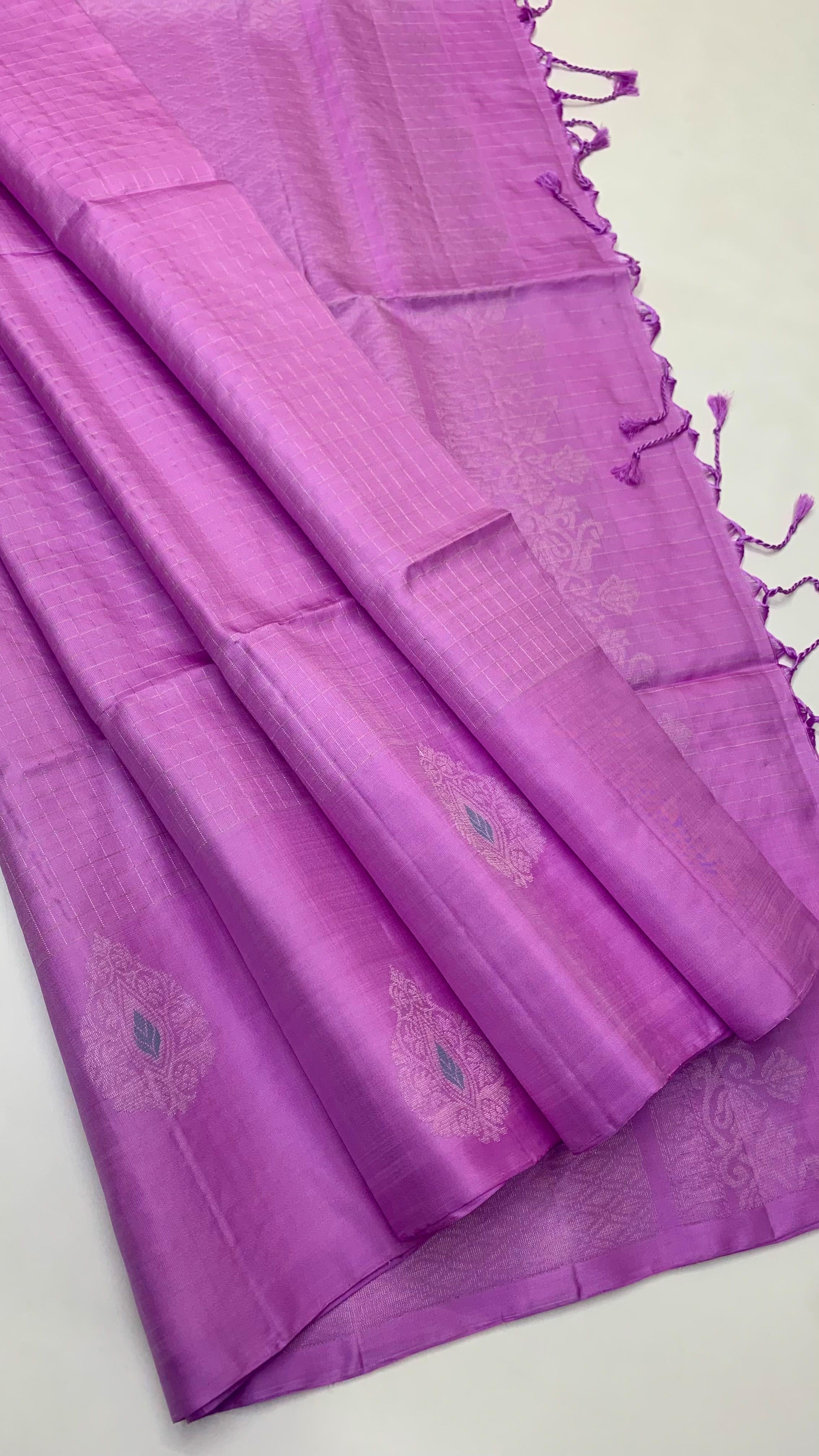 Classic Lilac Elegance Handloom Soft Silk Saree SS23981