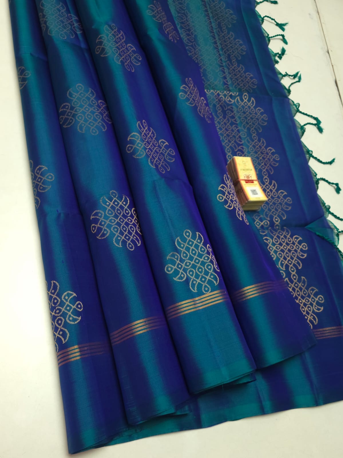 Classic Peacock Blue Elegance Handloom Soft Silk Saree SS24189