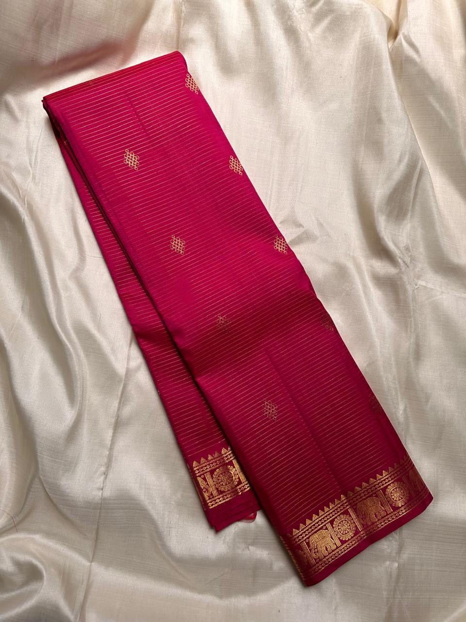 Classic Red 1gm Zari Elegance Kanjivaram Handloom Silk Saree SS23222