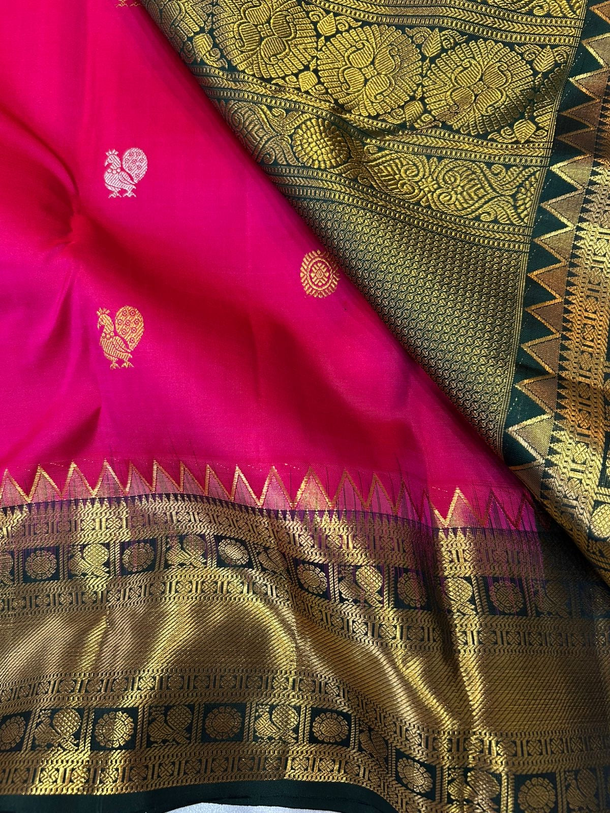 Classic Dark Pink & Green 2gm Zari Elegance Kanchipuram Handloom Silk Saree SS23791