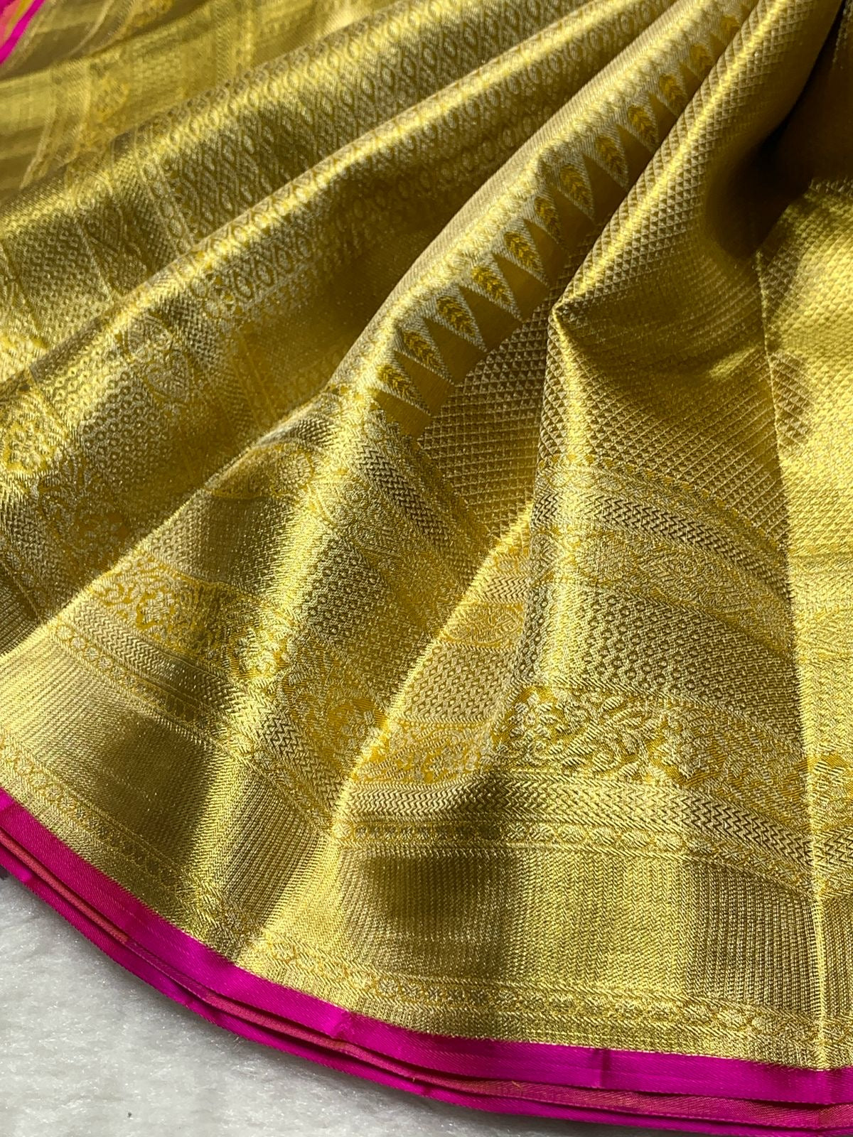 Classic Gold Bridal Elegance Kanchipuram Handloom Silk Saree SS24859