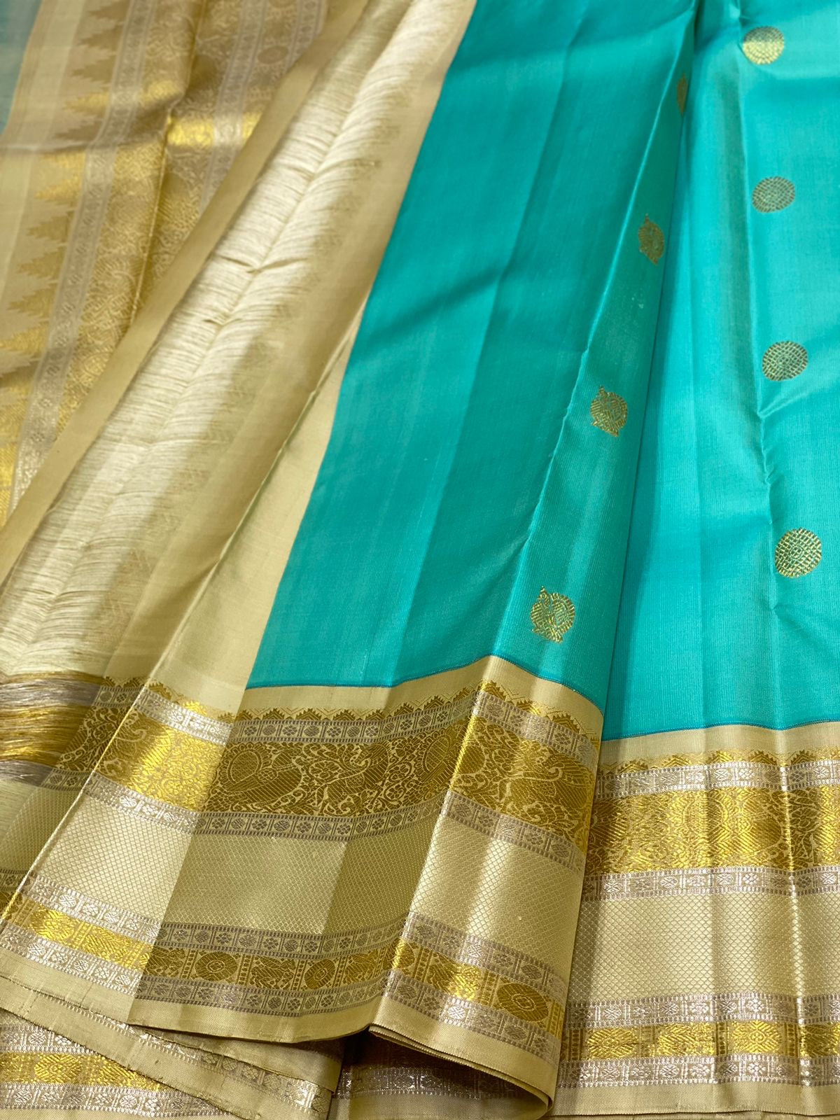 Classic Turquoise Green & Butter Cream 2gm Zari Elegance Kanchipuram Handloom Silk Saree SS22110