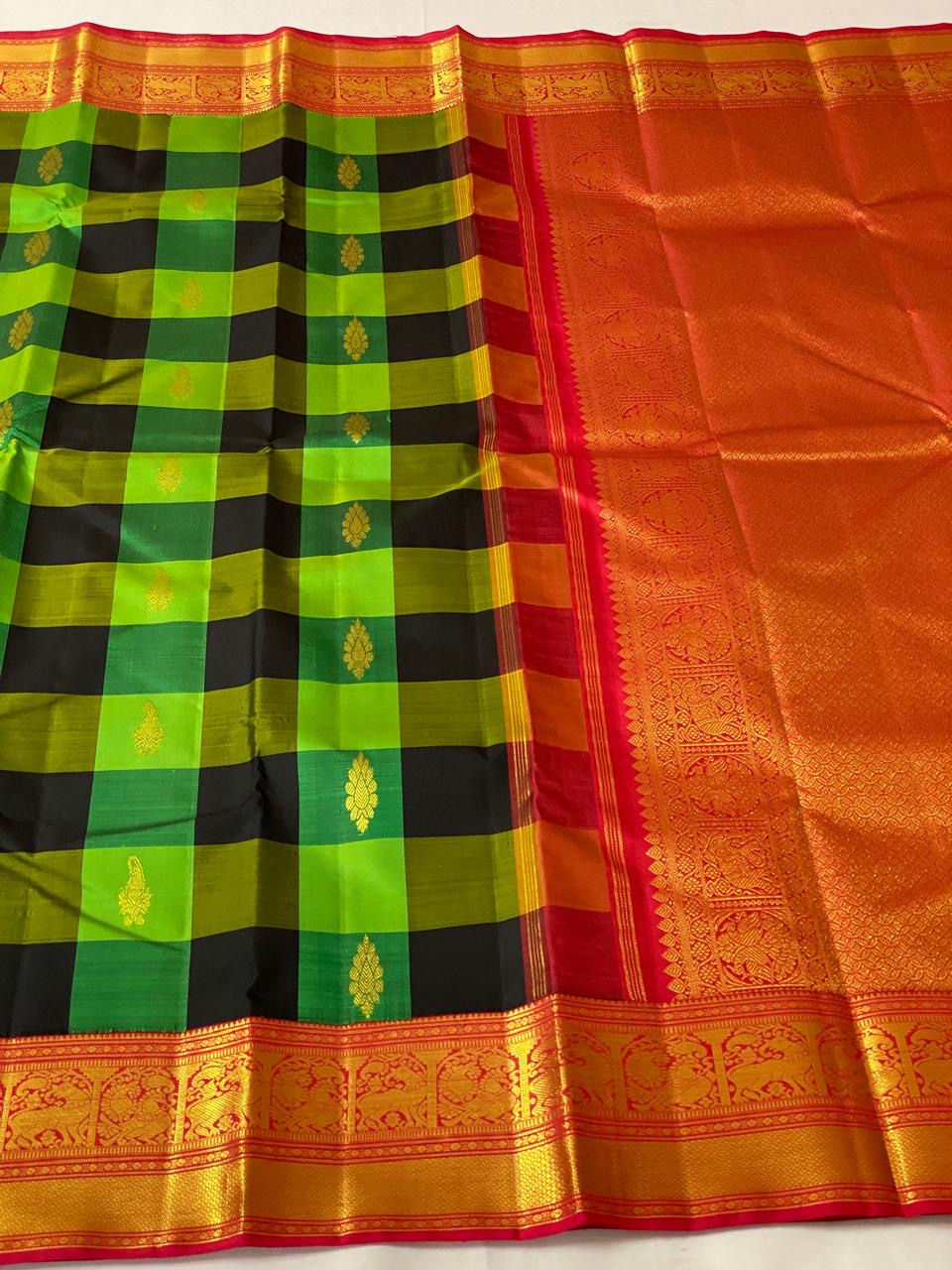 Classic Green Check & Chilli Red 2gm Zari Elegance Kanchipuram Handloom Silk Saree SS24155