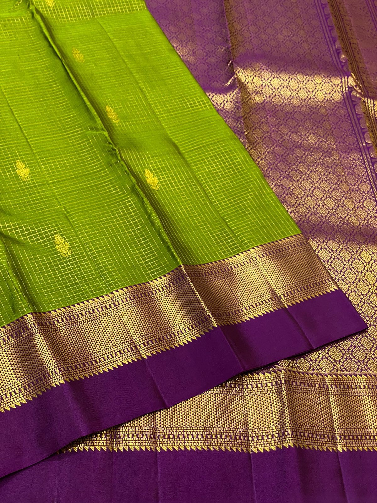 Classic Spring Green & Russian Violet 2gm Zari Vaira Oosi check Butta Bridal Elegance Kanchipuram Handloom Silk Saree SS23623