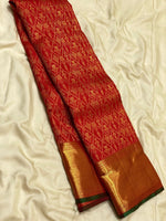 Load image into Gallery viewer, Classic Chilly Red &amp; Green 2gm Zari Kanchipuram Handloom Silk Saree SS25612
