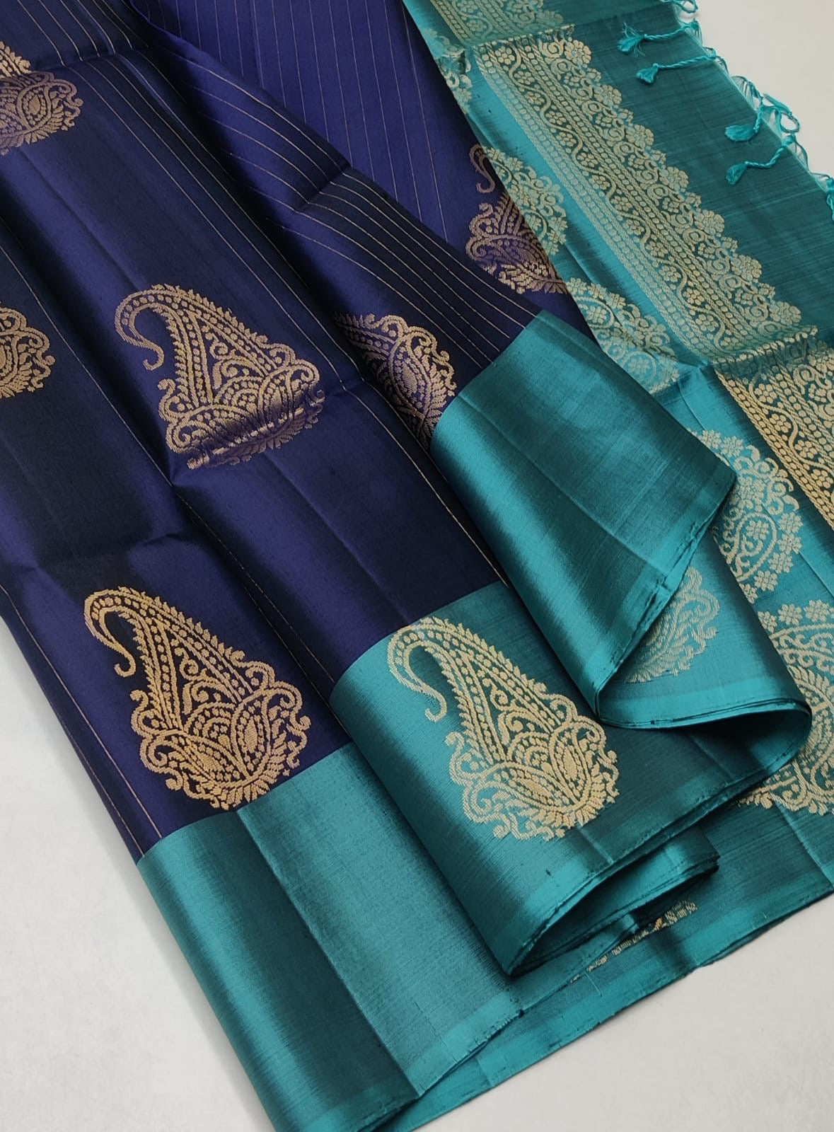 Classic Navy Blue & Jade Green Double Warp Elegance Handloom Soft Silk Saree SS23490