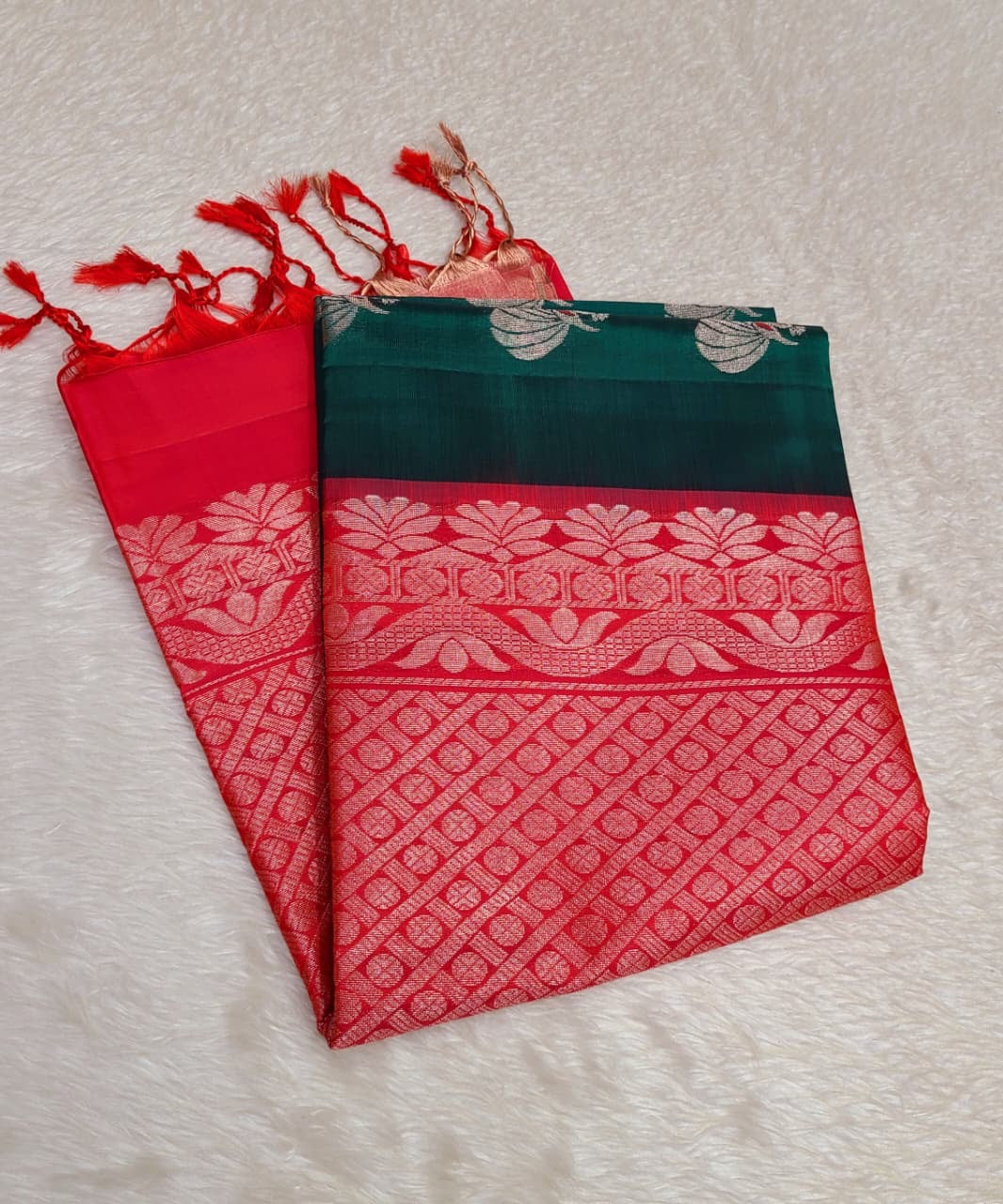 Classic Peacock Green & Rose Elegance Handloom Soft Silk Saree SS26563