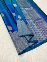 Load image into Gallery viewer, Classic Deep Azure Blue Vaira Oosi Elegance Kanchipuram Handloom Silk Saree SS27776

